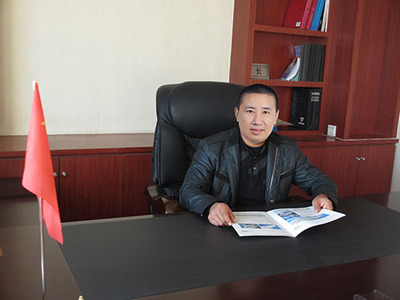 副会长  银川市第三建筑工程有限公司第二分公司总经理  宋虎华
